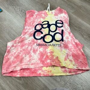 EUC Cape cod tie dye sleeve less hooded crop top sz L